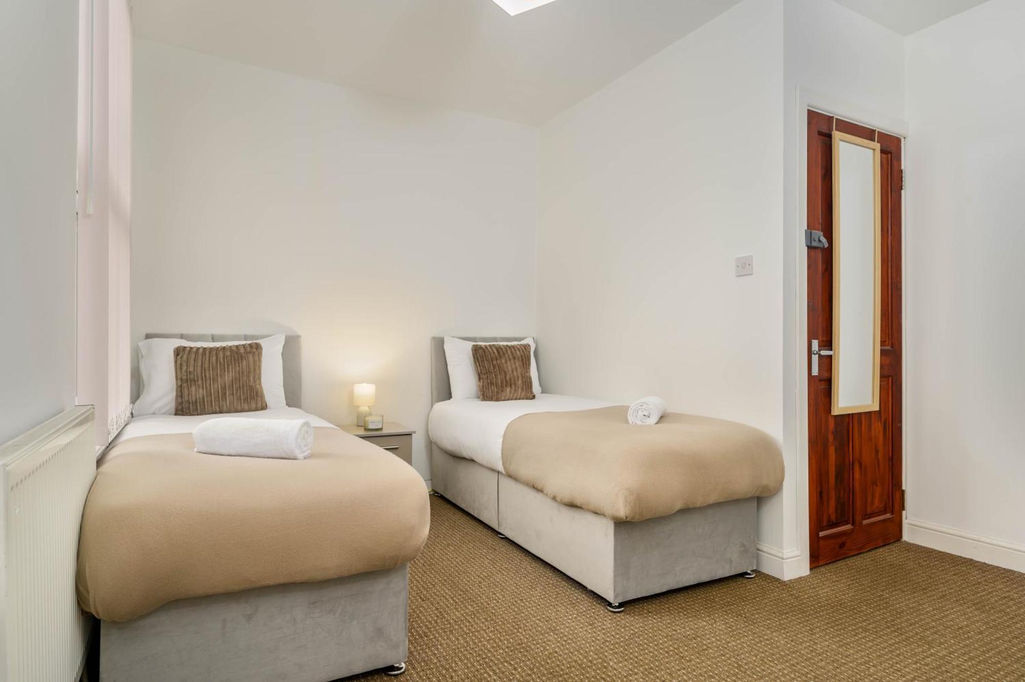 Holiday home Channel Road 3br House In Liverpool