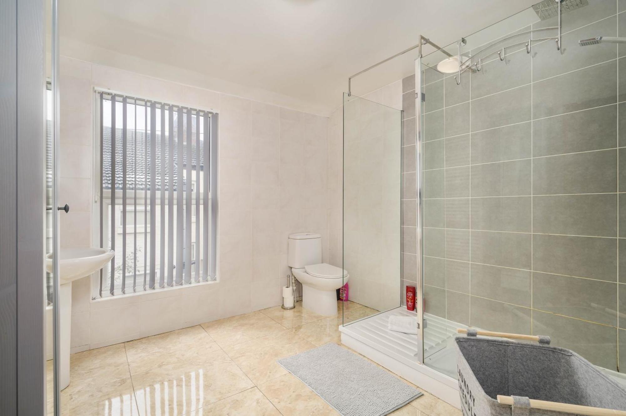 Channel Road 3br House In Liverpool