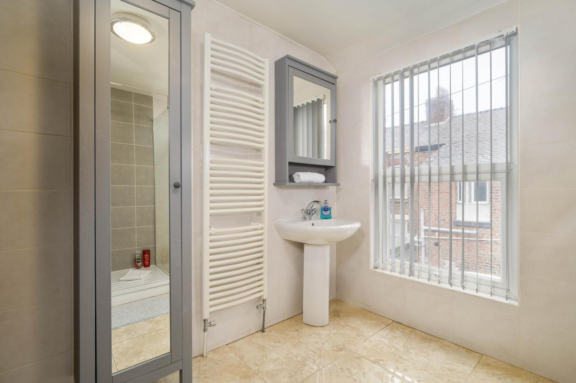 Channel Road 3br House In Liverpool