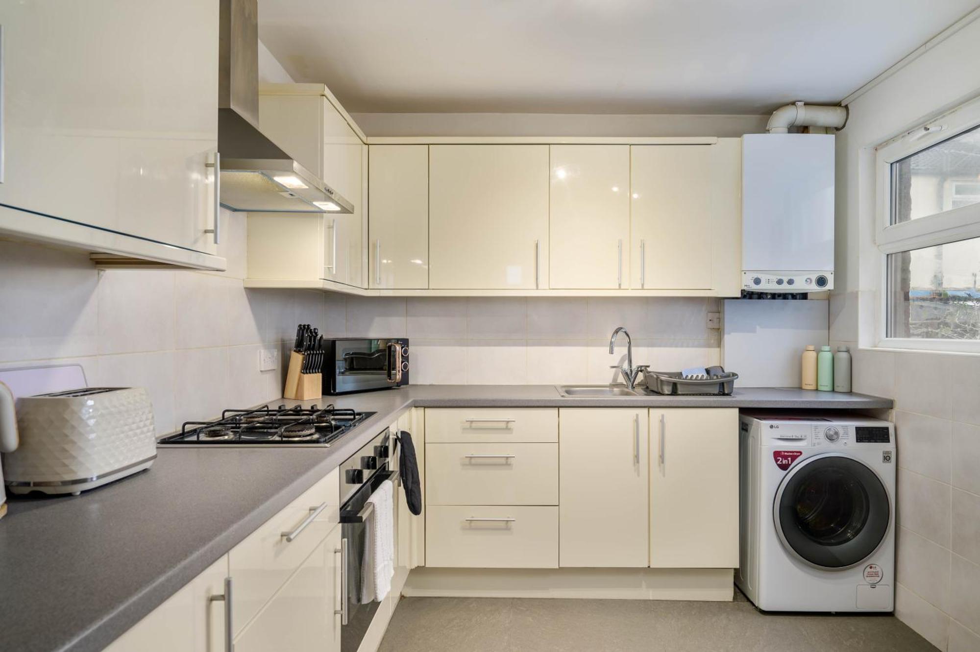 Channel Road 3br House In *